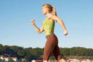 घर पर झुकने की समस्या को ठीक करने के लिए प्रभावी आसन व्यायाम